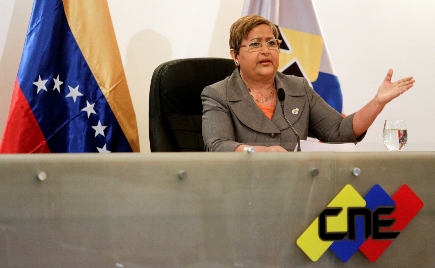 Validan firmas para primera fase de revocatorio contra Maduro