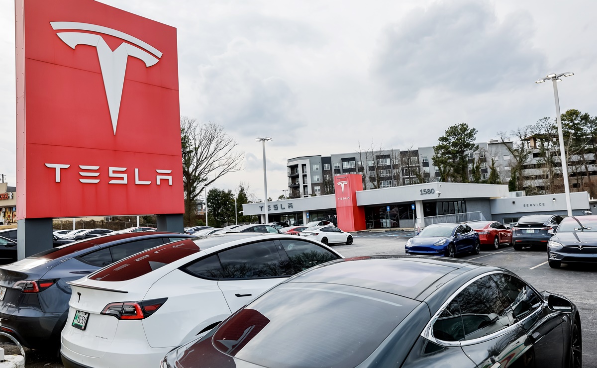 Tesla retira 2.2 millones de autos por problemas en las luces de estos modelos