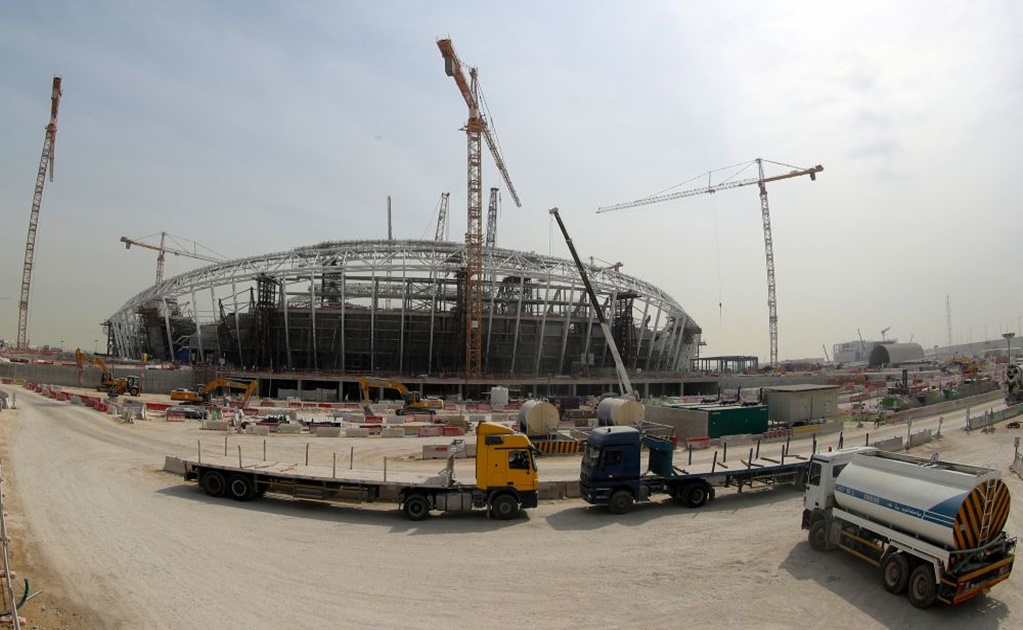 Qatar 2022: el infierno de los trabajadores que construyen estadios como esclavos