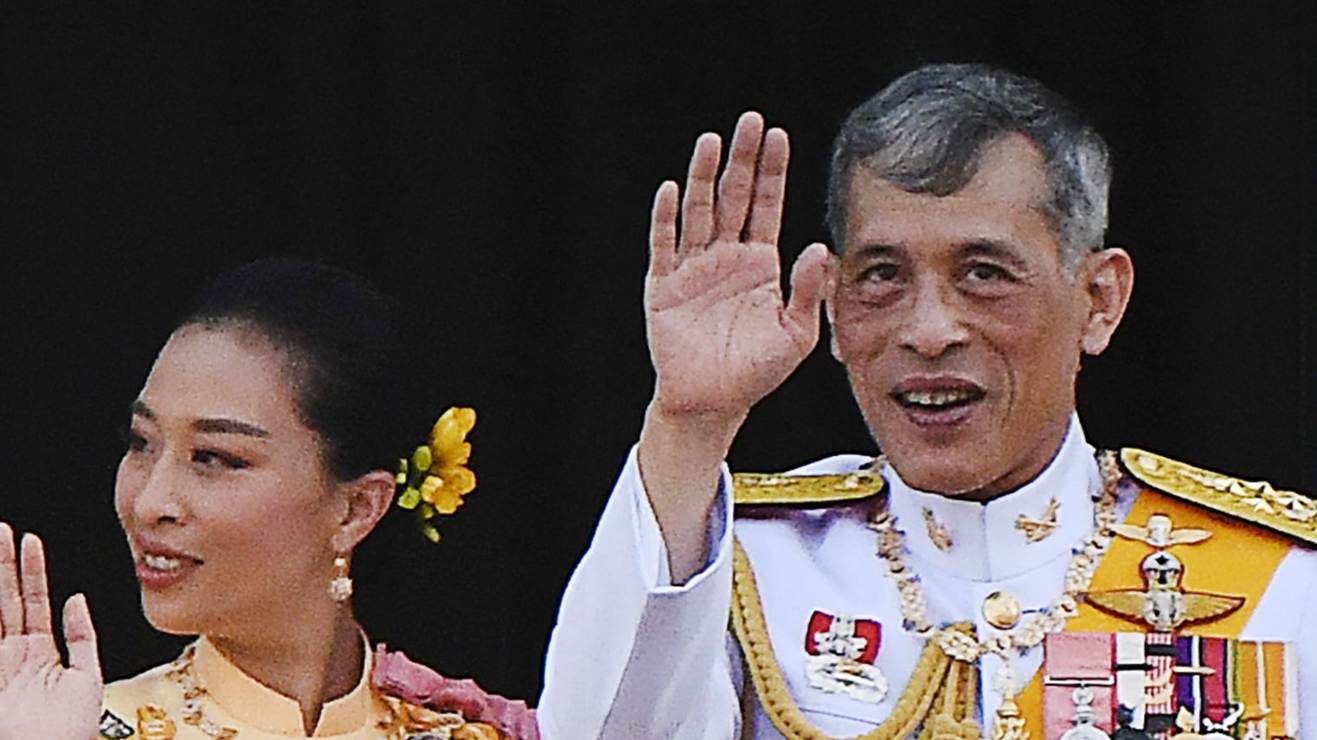 Hija del rey de Tailandia es declarada muerta; permanece conectada a una máquina 