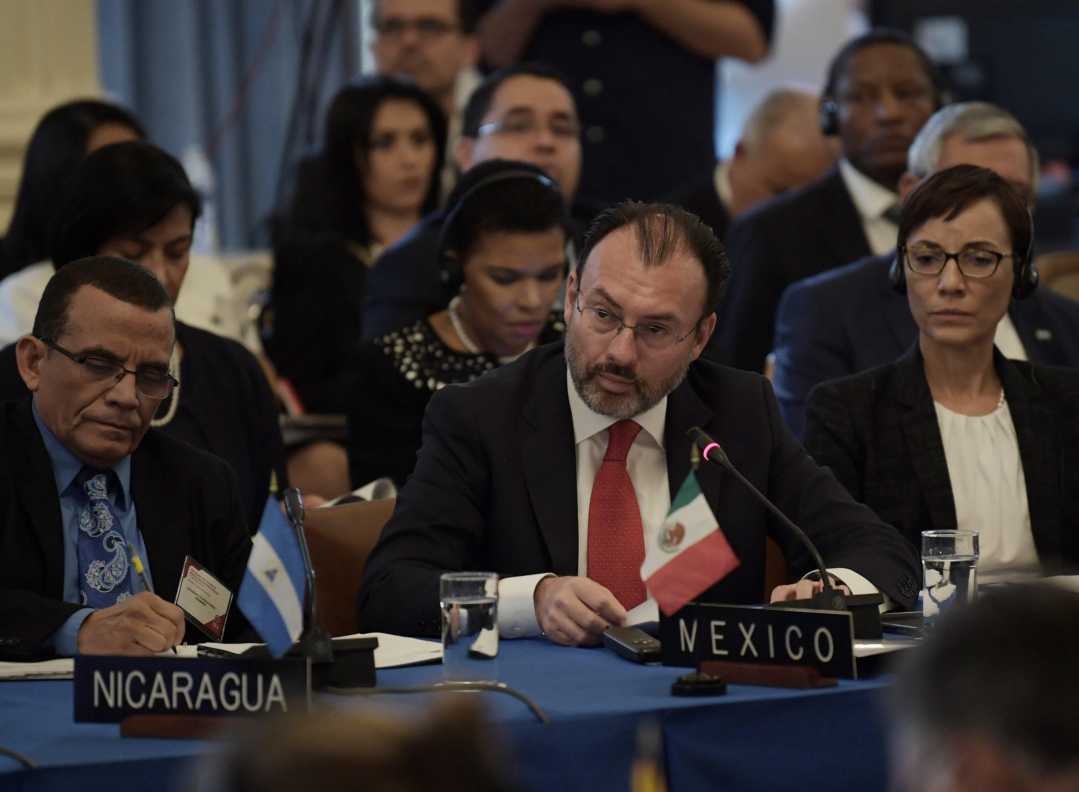 Videgaray pide a OEA "actuar con urgencia" en Venezuela