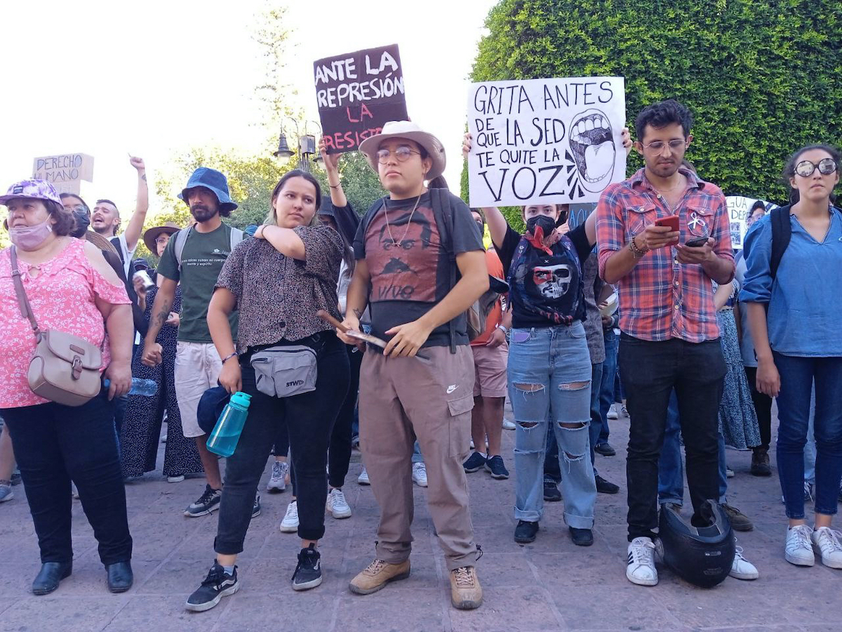 Marchan cerca de 600 contra la Ley de Aguas estatal