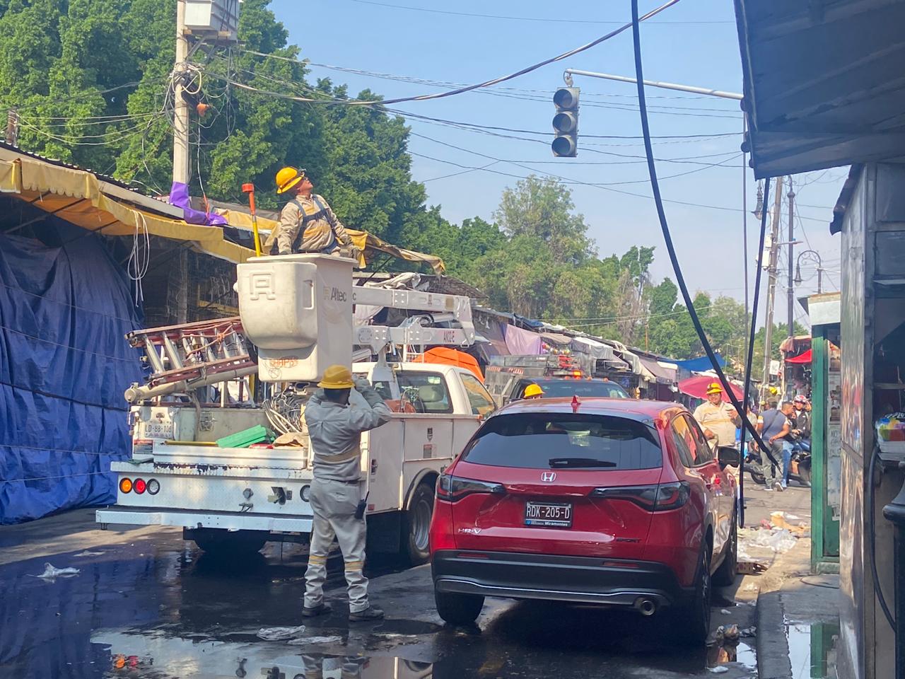 Hombre se electrocuta en calles del Centro Histórico de la Ciudad de México