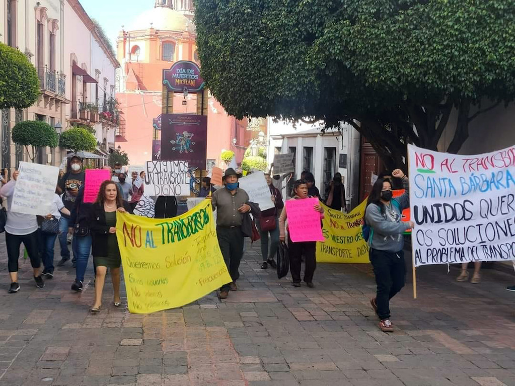 Protestan contra el nuevo modelo de transporte en Querétaro 