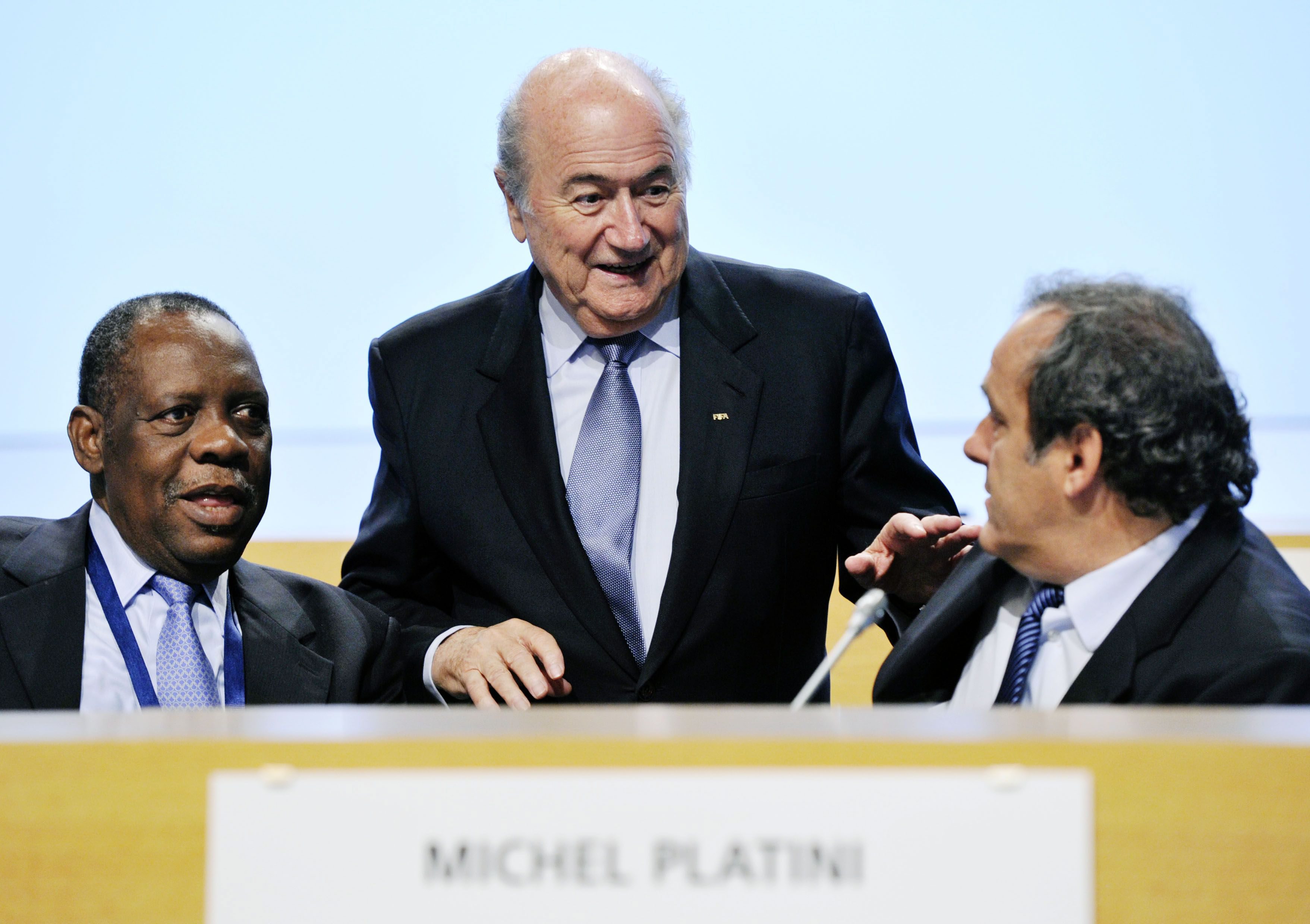 FIFA mantiene las sanciones a Blatter y Platini
