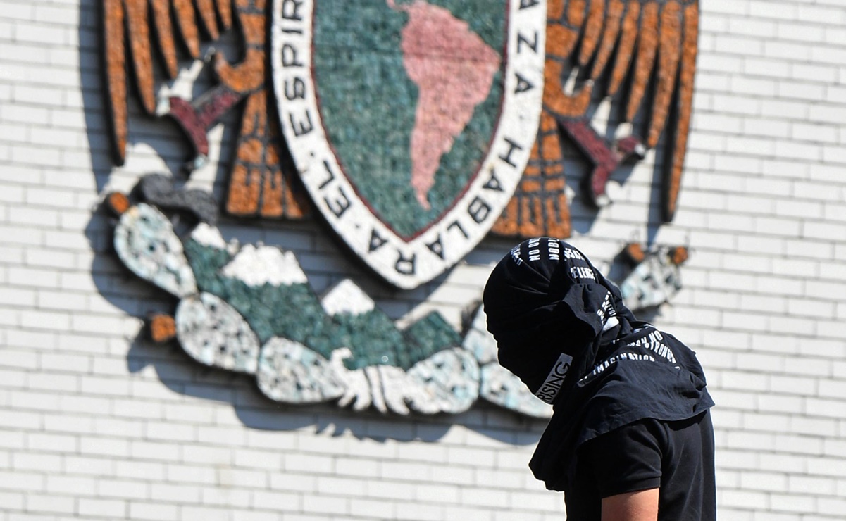 Liberan instalaciones de Prepa 7; UNAM acusa saqueos y vandalismo por "grupo delincuencial" 