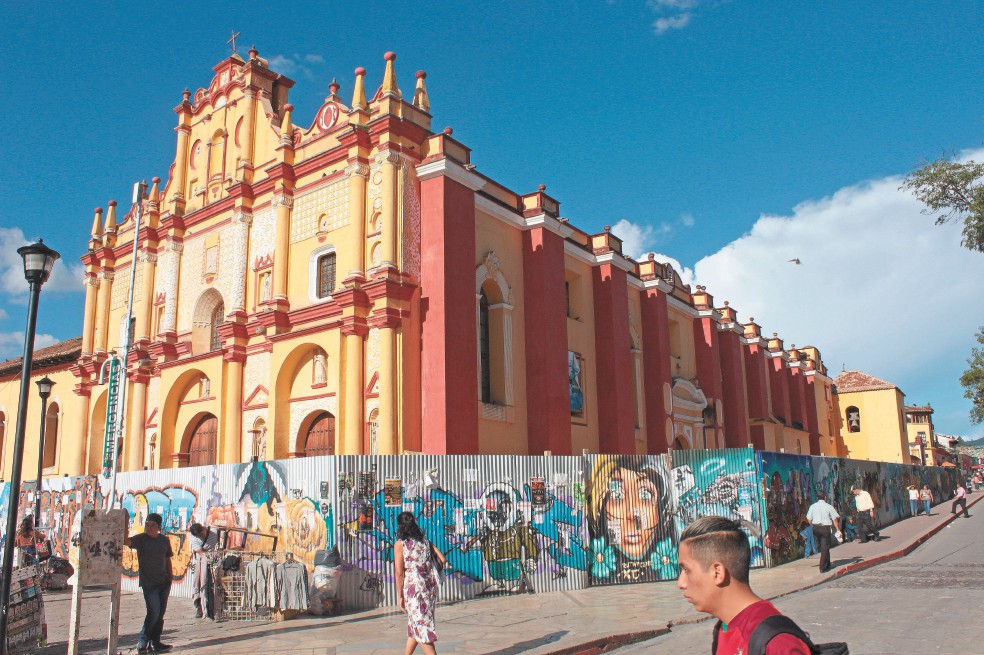 Catedral de San Cristóbal, dos años sitiada