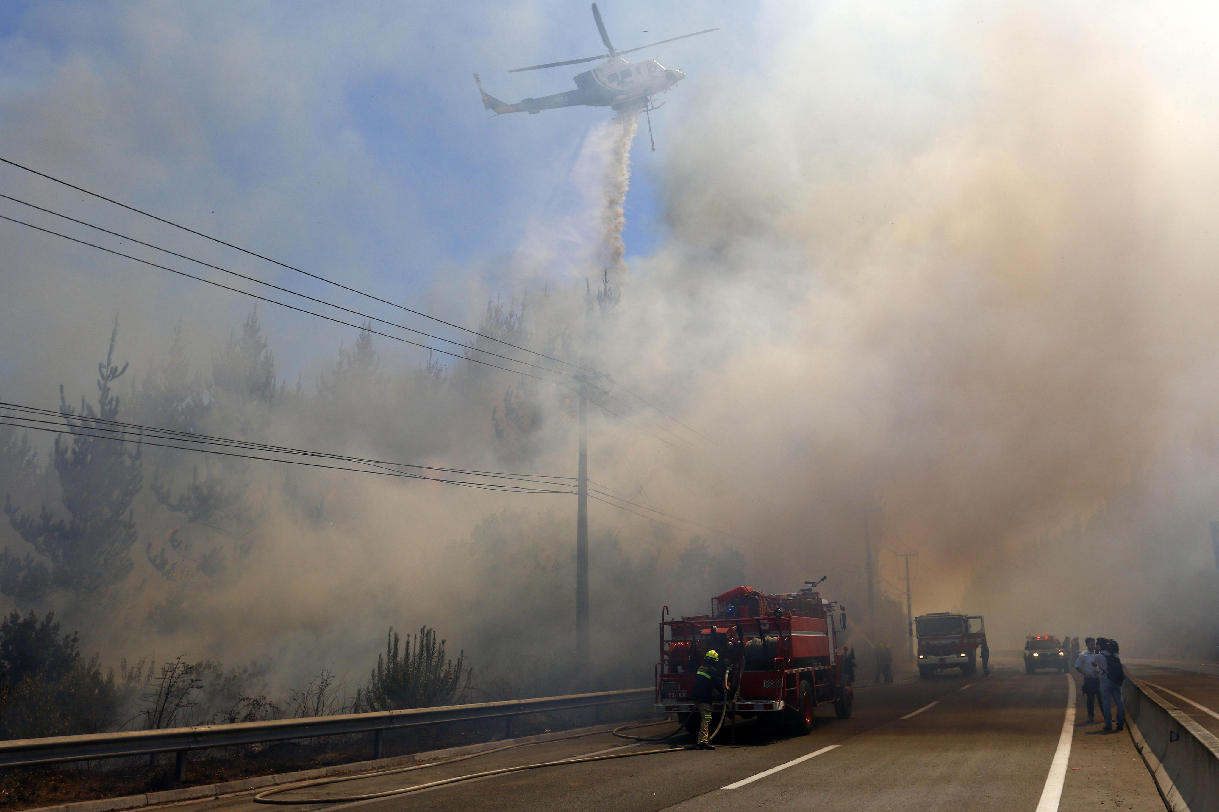 Declaran alerta roja en Viña del Mar y Valparaíso por incendio