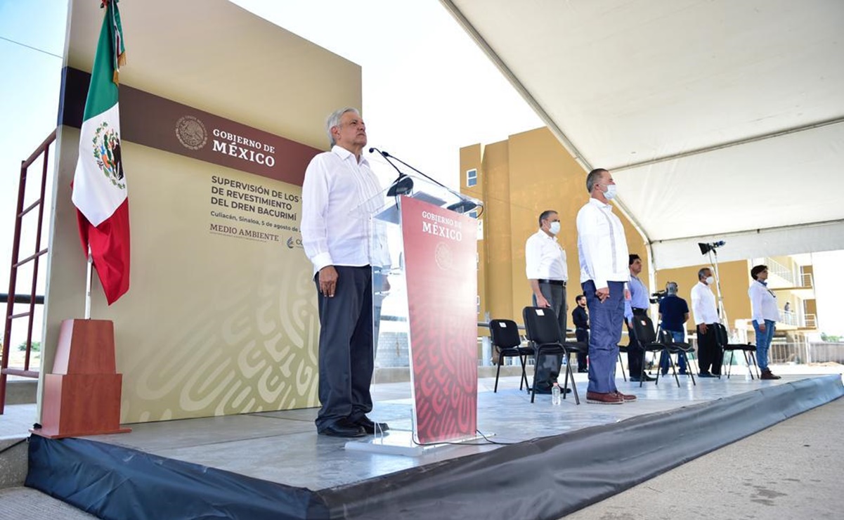 AMLO guarda minuto de silencio por fallecidos de Covid-19 en Sinaloa