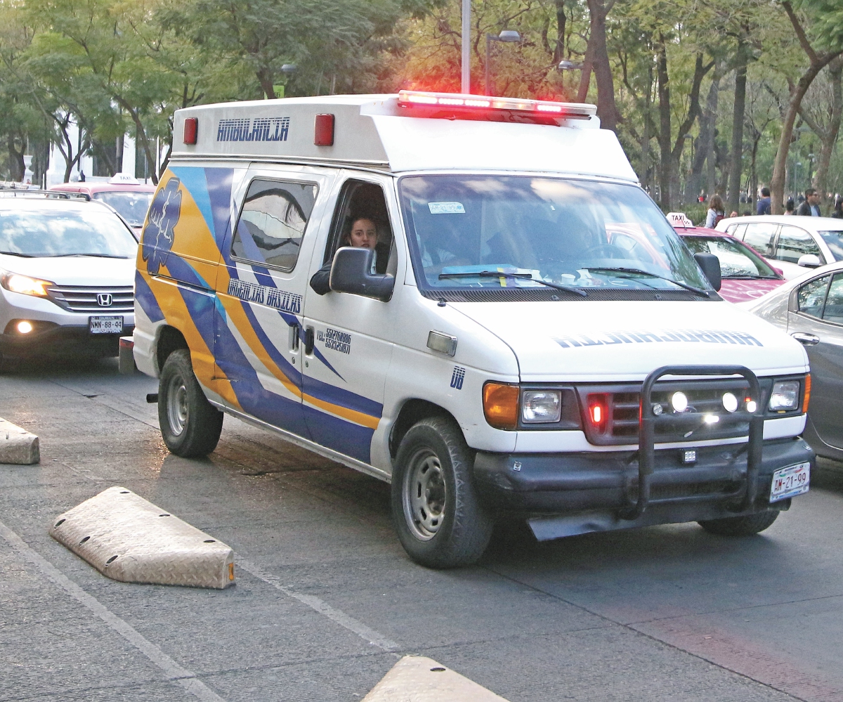 CDMX va por regular servicio de ambulancias