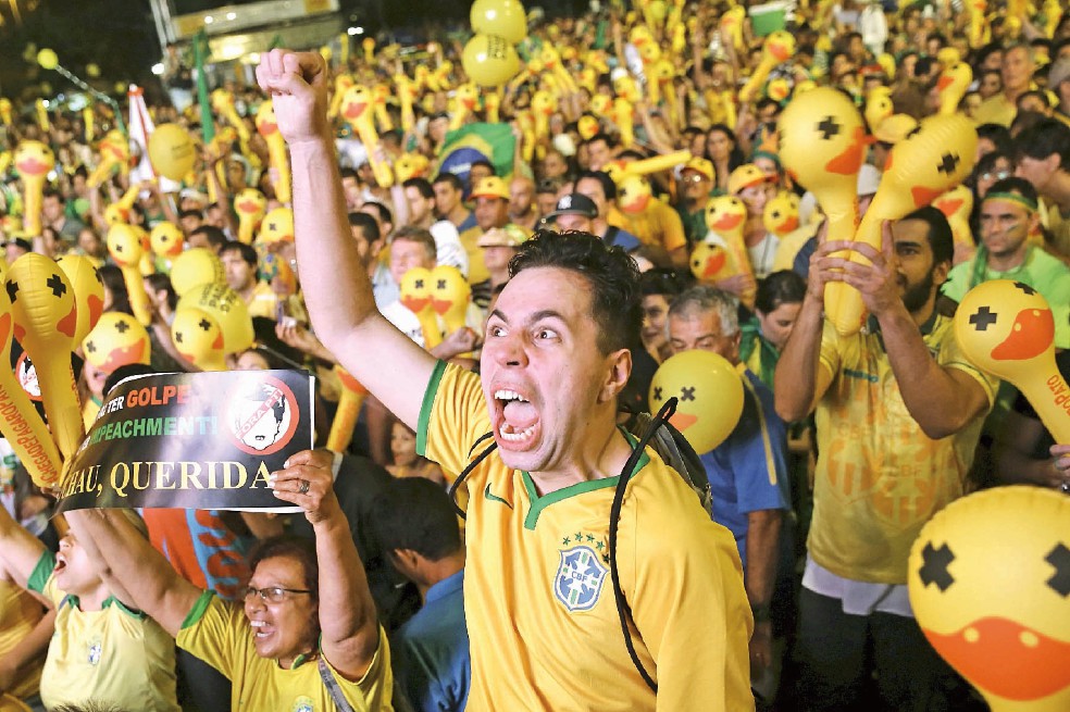 Avanza juicio político contra Dilma Rousseff