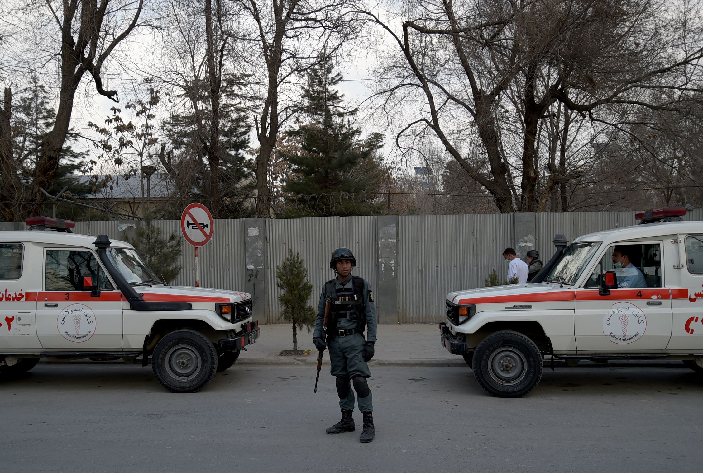 Ataque a hospital militar en Kabul deja dos muertos