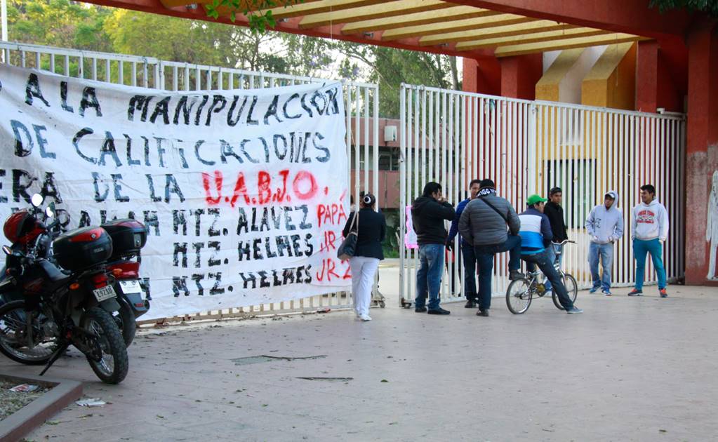 Mantienen bloqueo en Universidad de Oaxaca