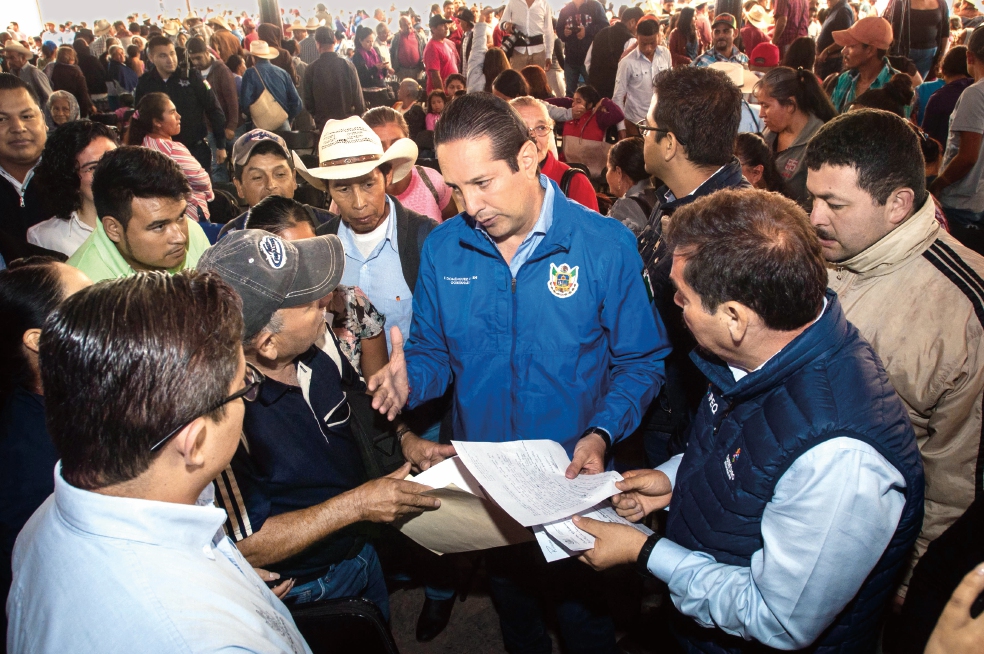 Mejora Querétaro caminos que unen 200 comunidades de la sierra