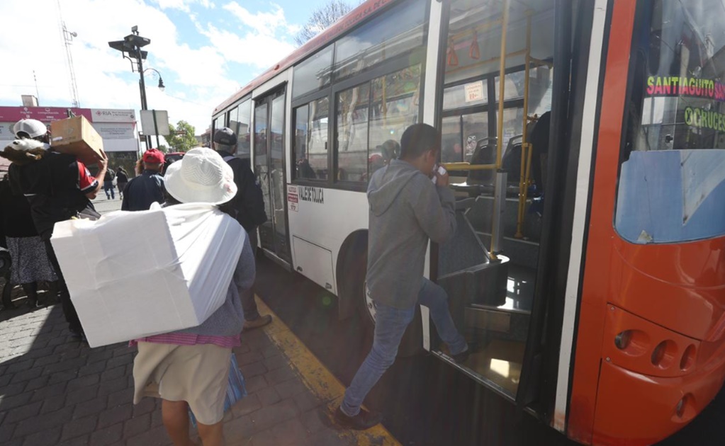 Tras aumento a tarifa, usuarios denuncian cobro de hasta 18 y 20 pesos en Toluca