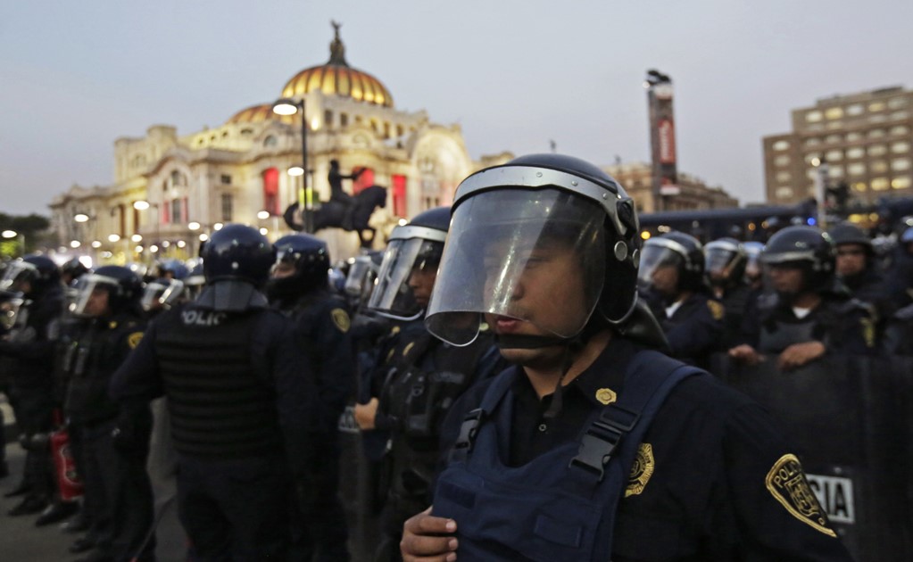 Mexico City: Police officers work for the cartels