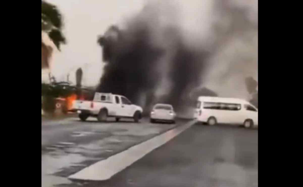 Jornada violenta en Monterrey: reportan narcobloqueos  y vehículos incendiados en Linares y Montemorelos