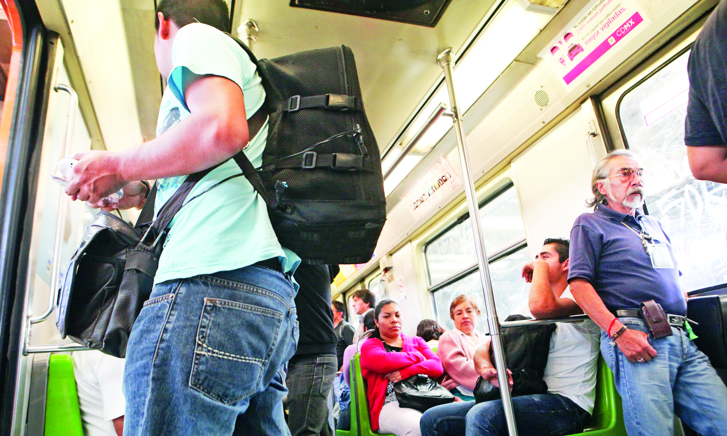 Detienen a 48 comerciantes ambulantes en el Metro