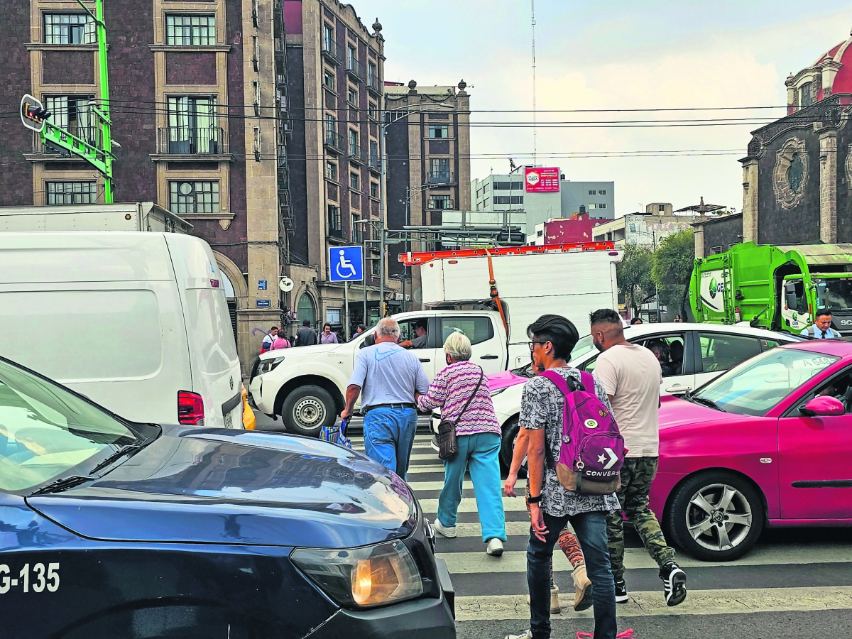 Crónica. La dificultad de atravesar una calle en la CDMX