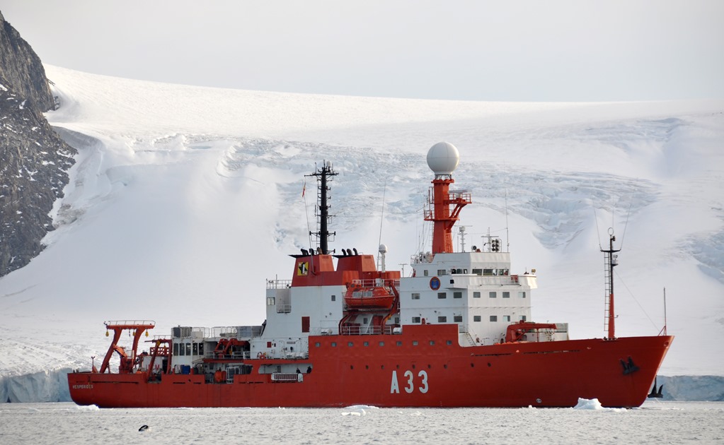 Buque se convierte en laboratorio para 37 científicos en la Antártida