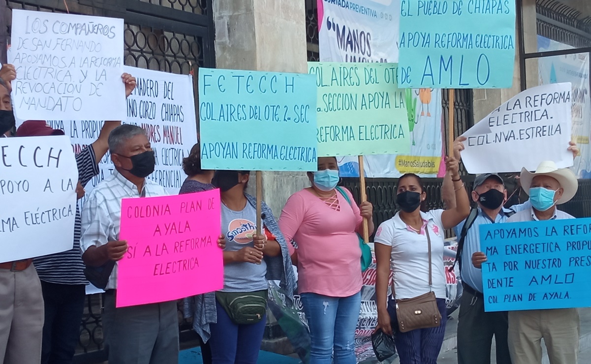 Bloquean carreteras y protestan en Congreso de Chiapas en apoyo a la reforma eléctrica 