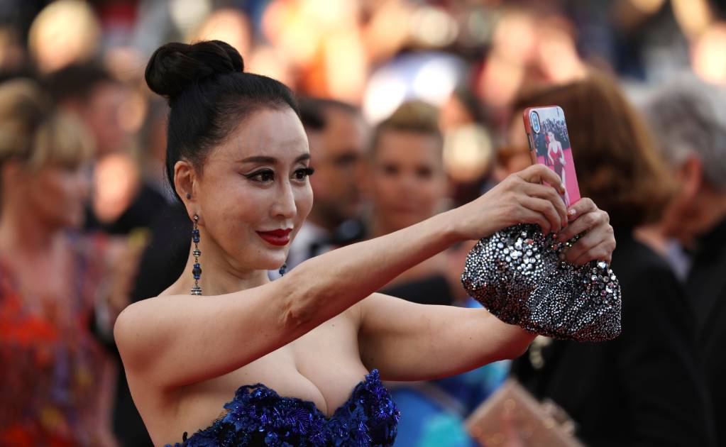 Desafían en Cannes prohibición de selfies