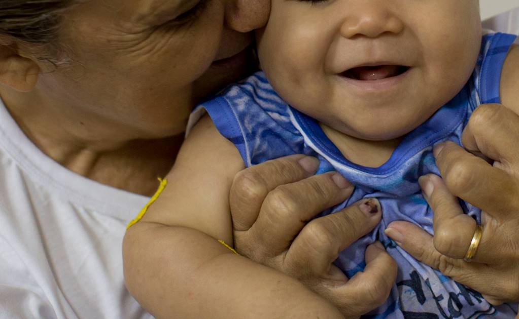 OMS descarta contagio de zika por leche materna