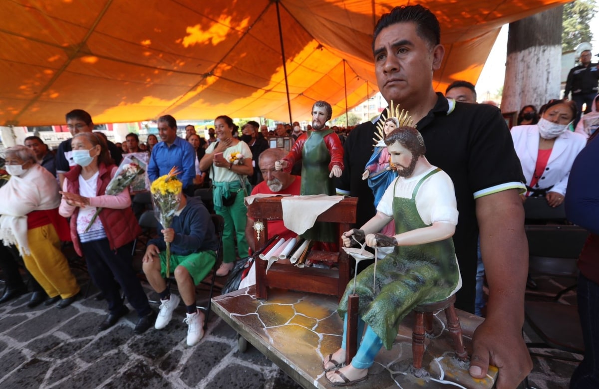 “Ser zapatero es un oficio que se lleva en la sangre”: así celebran su día los artesanos de San Mateo Atenco