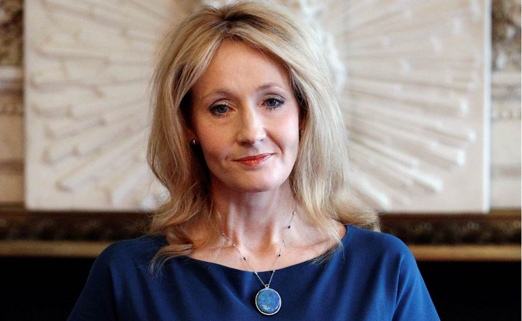 J. K. Rowling se solidariza con refugiados; "mueren por una vida digna"