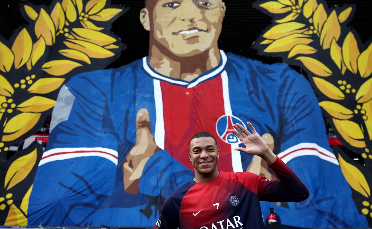 VIDEO: Mbappé es despedido del PSG con un espectacular tifo en el Parque de los Príncipes