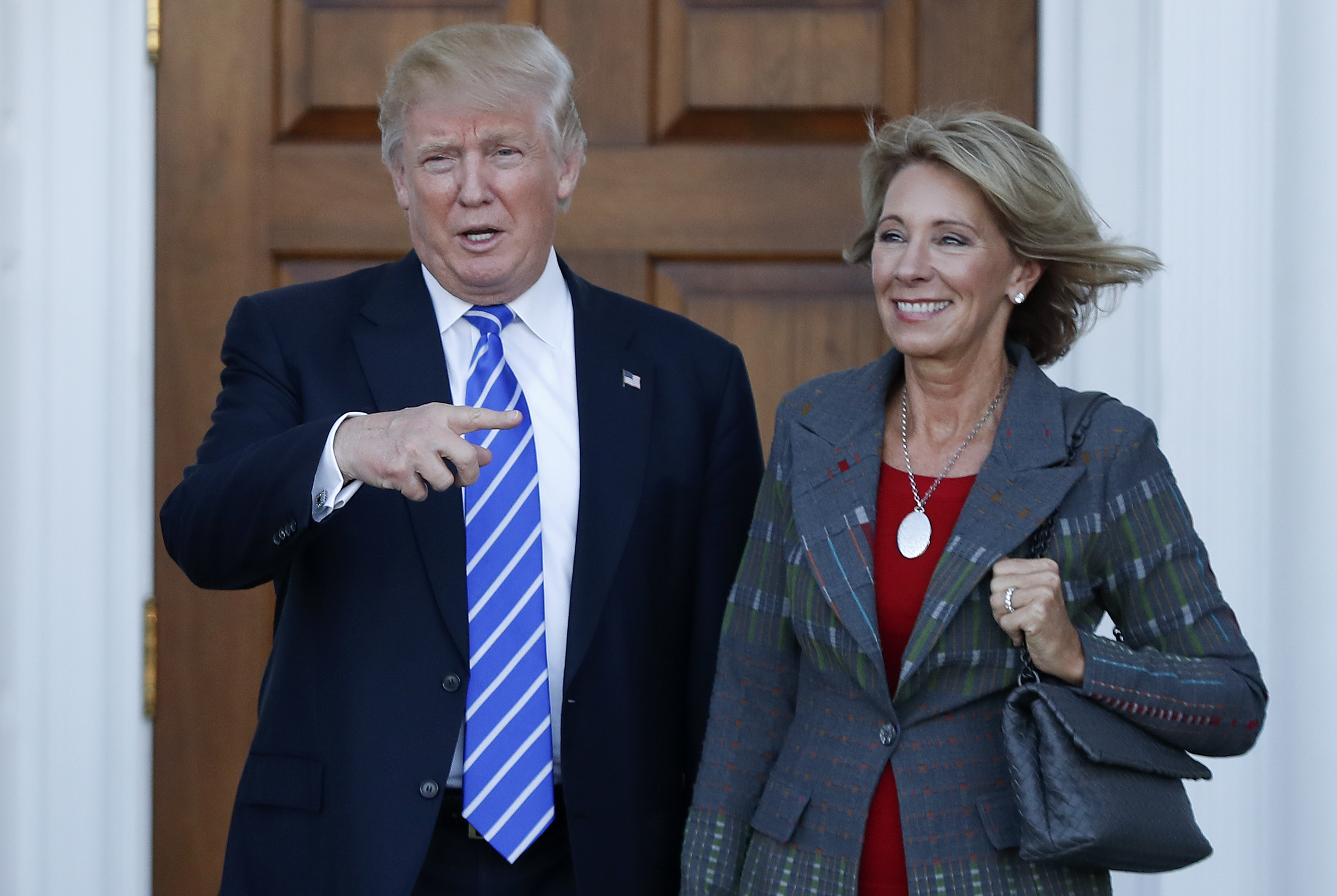 Nombra Trump a viceconsejera de seguridad y a asistente presidencial ...
