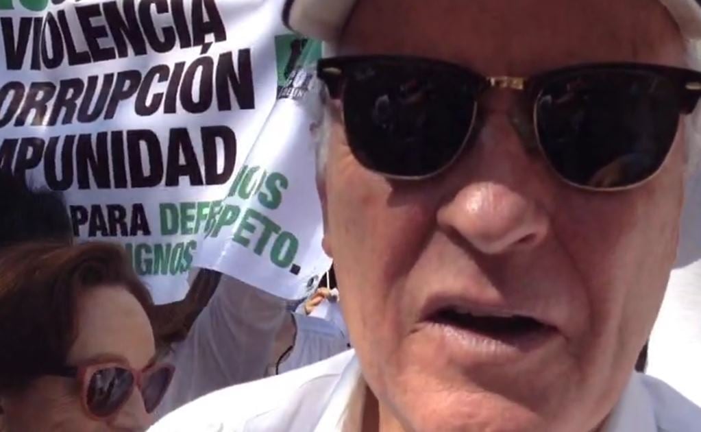 Asiste Alejandro Martí a marcha contra Trump 