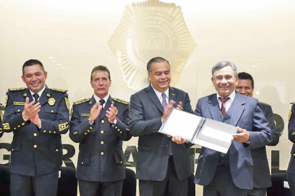 Se jubilan 310 policías tras cumplir 30 años de servicio 