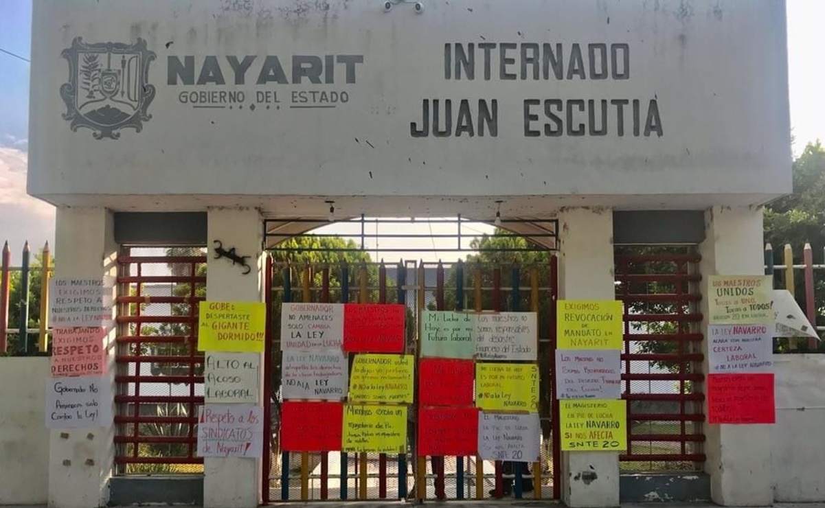 Con paro, servidores públicos protestan por nueva ley laboral en Nayarit