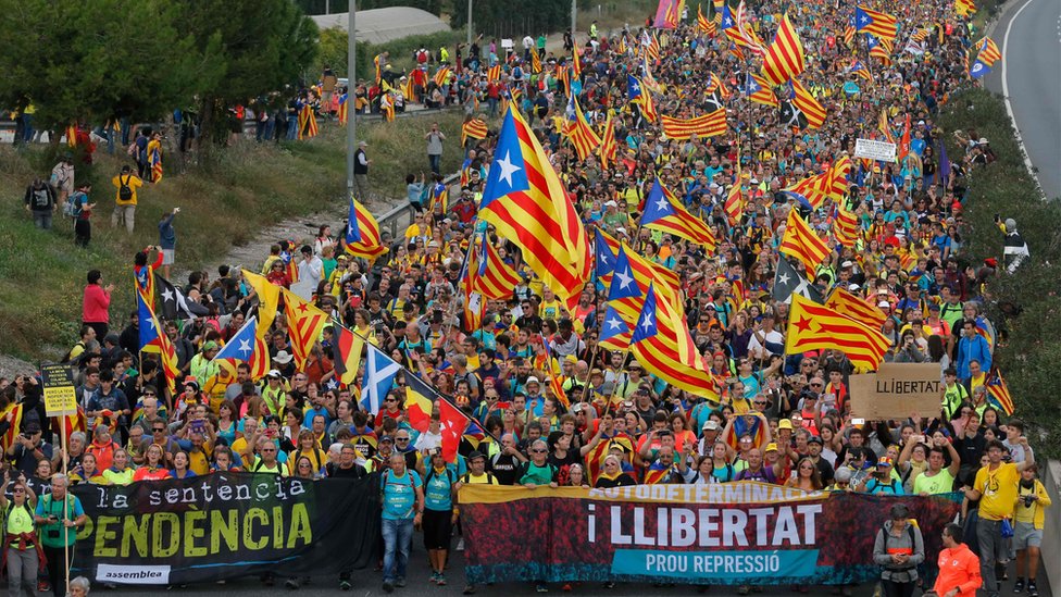 Cataluña: 4 preguntas para entender el por qué de las masivas protestas de los últimos días