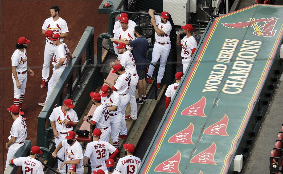 Beisbolistas de los Cardinals terminan en urgencias por Covid-19