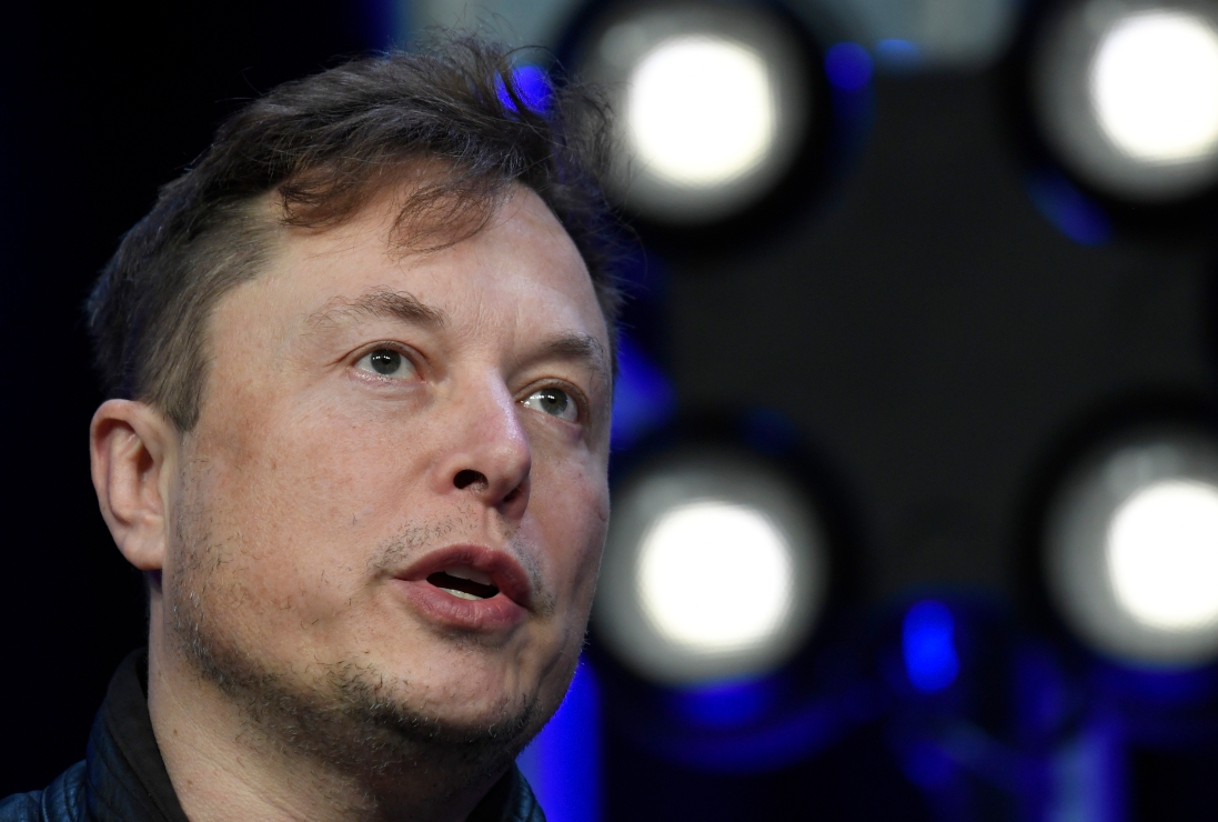 Elon Musk comparte video en las oficinas de Twitter aparentemente confirmando su adquisión