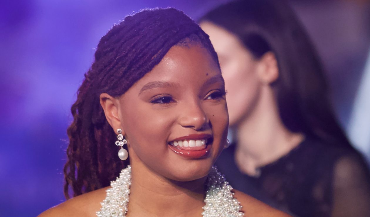 Con un vestido transparente, Halle Bailey deslumbra en el estreno de "La Sirenita" en México