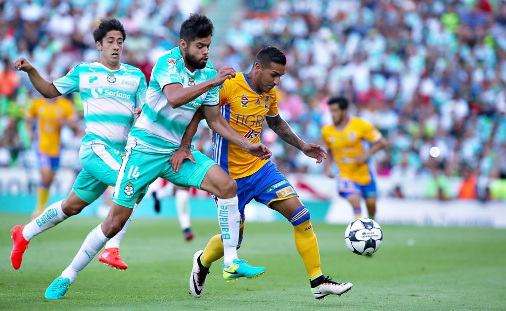 Santos y Tigres empatan en cierre de jornada inaugural
