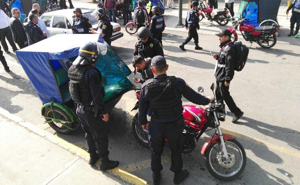 Detienen a tres durante operativo contra mototaxis en Venustiano Carranza
