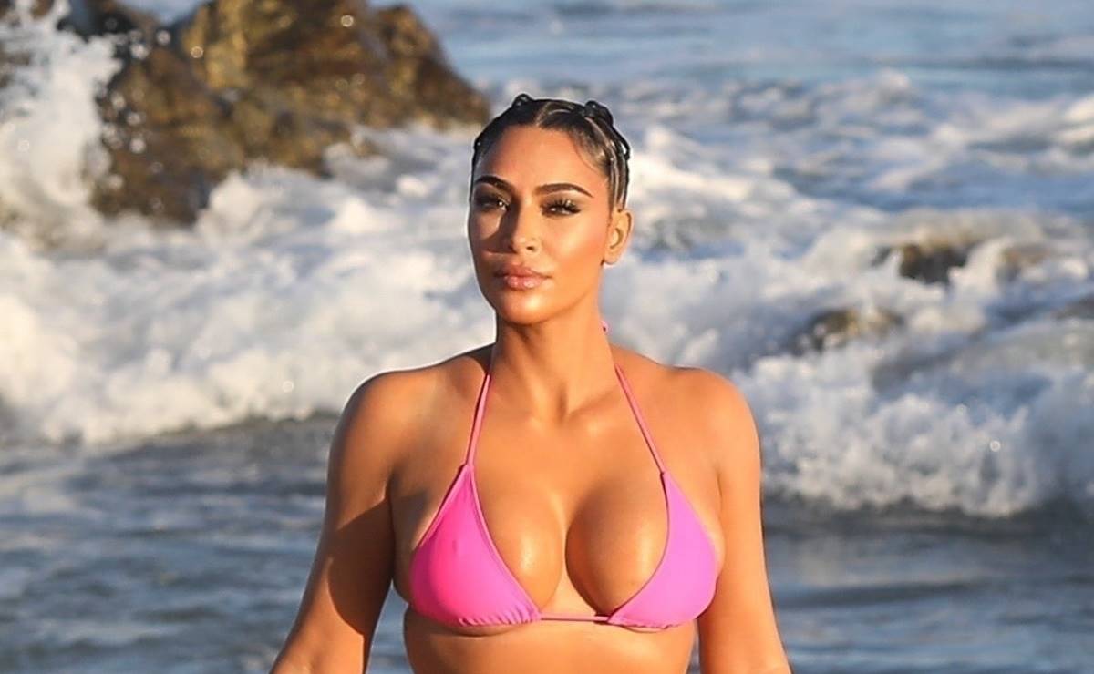 El bikini con el que Kim Kardashian se unió a la tendencia Barbiecore y presumió su figura