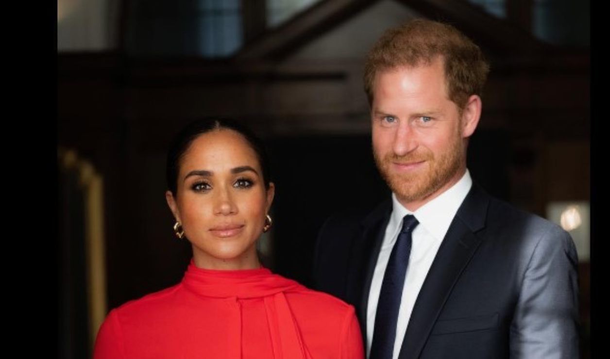 Harry y Meghan Markle reviran a la familia real y publican sus propias fotos