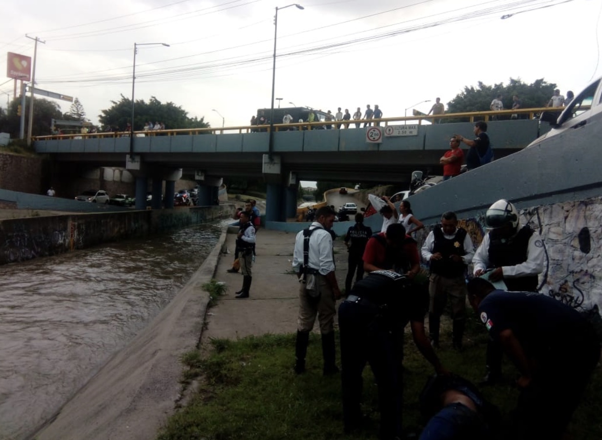 Presunto ladrón se arroja al río para darse a la fuga en Guanajuato