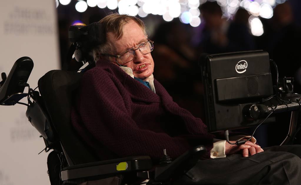 Trabajo y sentido del humor me motivan a seguir: Hawking