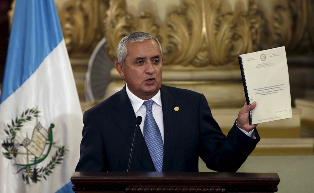 Guatemaltecos exigen renuncia del presidente