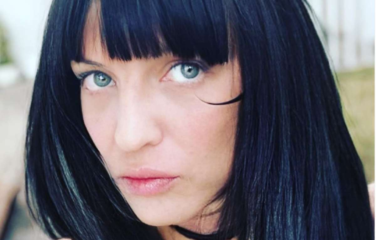 Camilín, hijo de Camilo Sesto, captado afuera de su casa con peluca 