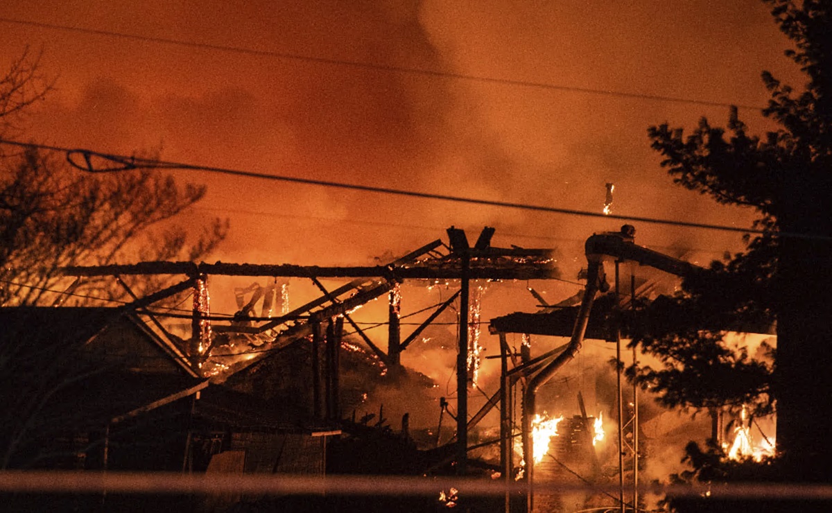 Carolina del Norte. Evacuan a 6,500 personas por incendio en  planta de fertilizantes