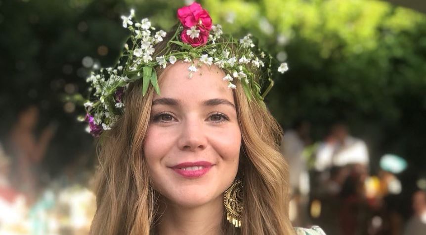 Camila Sodi luce bronceado en espectacular foto desde Italia