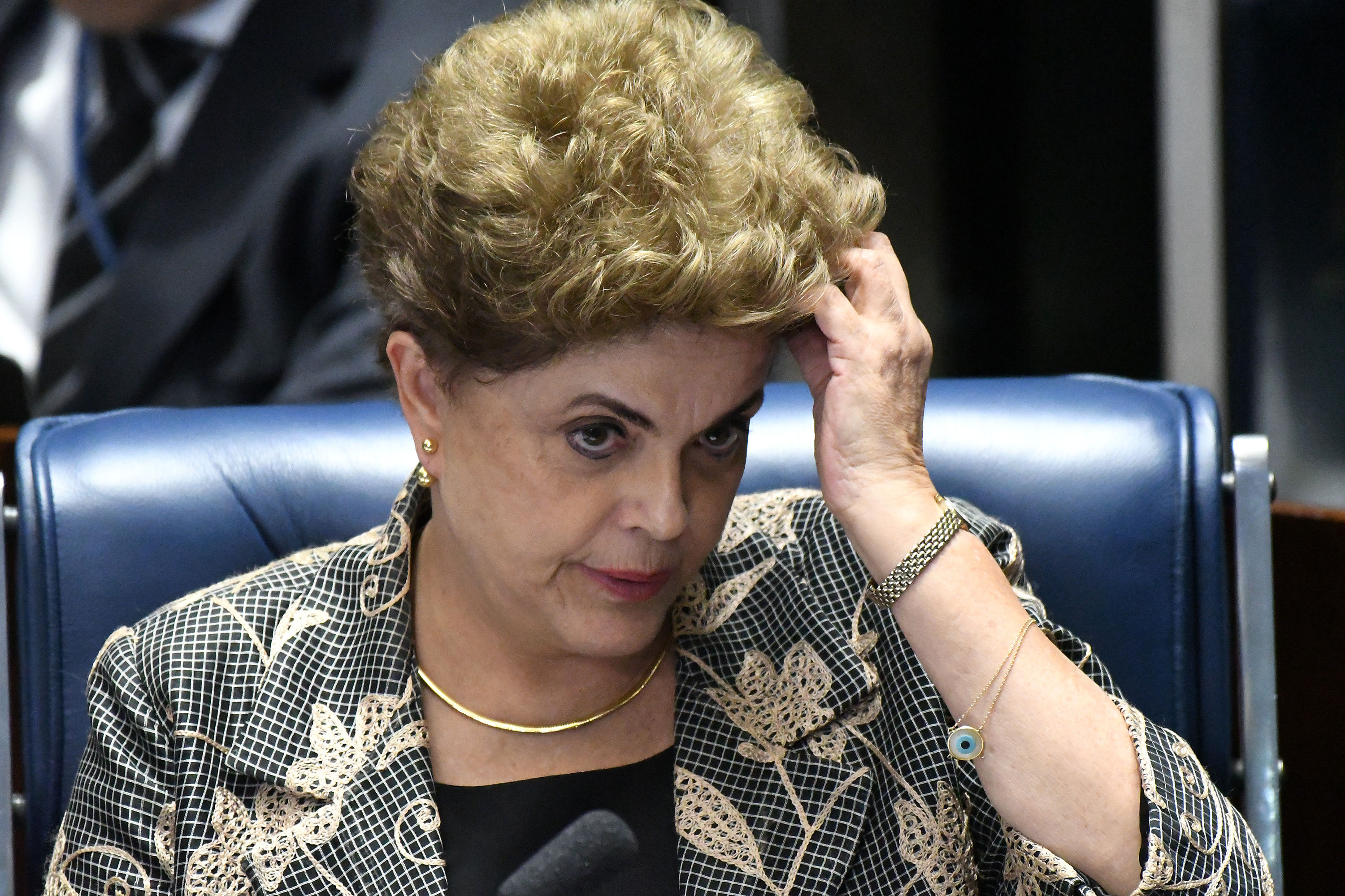 Recurrirán decisión de mantener derechos políticos de Rousseff