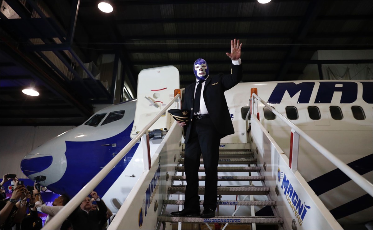 Blue Demon Jr revela el avión oficial con la máscara de su padre ¡Un homenaje especial!